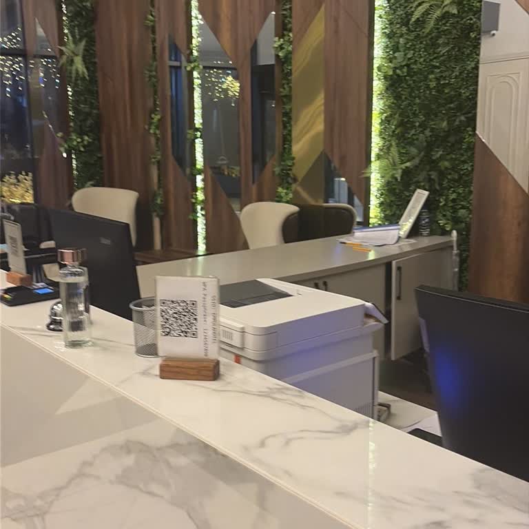 Empula Hotel & Residences Resepsiyonistin Kaba Davranışı