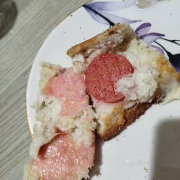 Şok Market'te As Piliç Tavuk Sucuğu Pembe Renge Dönüştü Gıda Boyası Şüphesi Ve İade Talebi