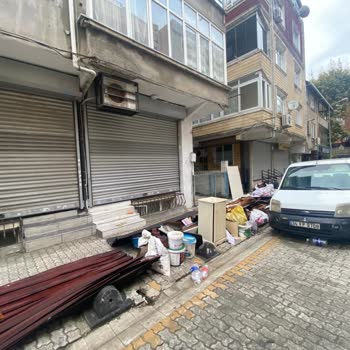 Fevzi Çakmak Mahallesinde Çöp Ve Molozlar Nefes Alınamaz Kokuya Neden