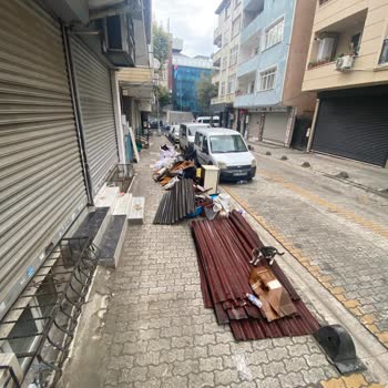 Fevzi Çakmak Mahallesinde Çöp Ve Molozlar Nefes Alınamaz Kokuya Neden