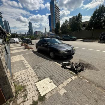 Esenkent Mahallesi Asfalt Çalışması Sonrası Bırakılan Parçalar Temizlenmeli