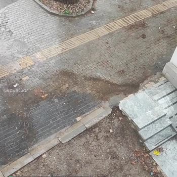 Osmangazi Belediyesi Yağmur Suyu Meyilli Eve Doğru Geliyor Kaldırım Çukurlu Yamuk!