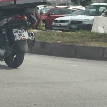 Yemeksepeti Kuryesinin Aracımı Çizmesi Ve Kadına Küçümseyici Üslubu