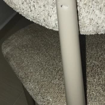 Kırık Ve Çizik Sandalyeler İçin Değişim Sözünün Tutulmaması