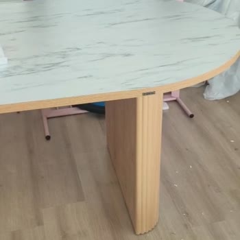 TV Ünitesi Gelmedi, Yanlış Masa Ve Fazla Sandalye Gönderildi