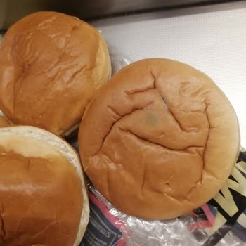 Şok Market Şubesinde Küflü Hamburger Ekmeği Satıldı
