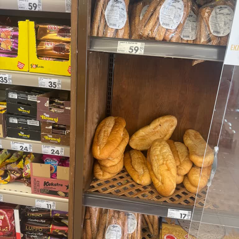 Silifke Şok Mağazasında Açık Ekmek Dolabı Ve Poşetsiz Satış