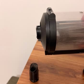 Dyson V16 Serviste Yeni Kırık Ve Renk Atmalarının Gözardı Edilmesi