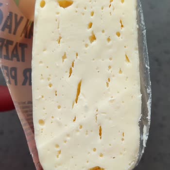 On Süt Kaşar Peynirinde Delik Delik Yapı Ve Ekşi Tat Sorunu