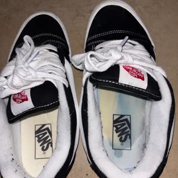Vans Knu Skool Ayakkabısının Renk Atması Ve Çorap Boyaması Sorunu