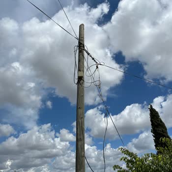 Bir Aylık İnternet Kesintisi Ve Tehlikeli Kablolarda Acil Müdahale Talebi