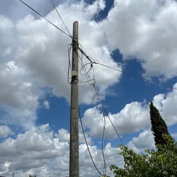 Bir Aylık İnternet Kesintisi Ve Tehlikeli Kablolarda Acil Müdahale Talebi