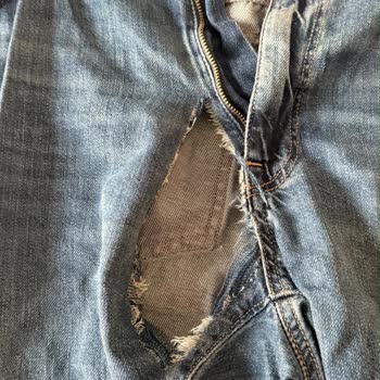 Mavi Markalı Denim Şortun 15 Dakikada Yırtılması Ve Ayıplı Ürün İadesi Talebi