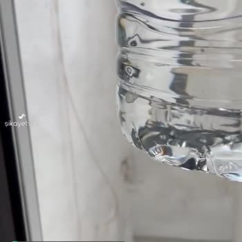 Ceysu 5 Litre Suyun İçerisinde Yüzen Şeffaf Cisimler Var