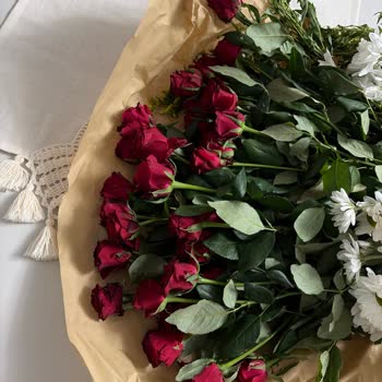 Çiçek Sepeti Kraft Bukette Eksik Gül