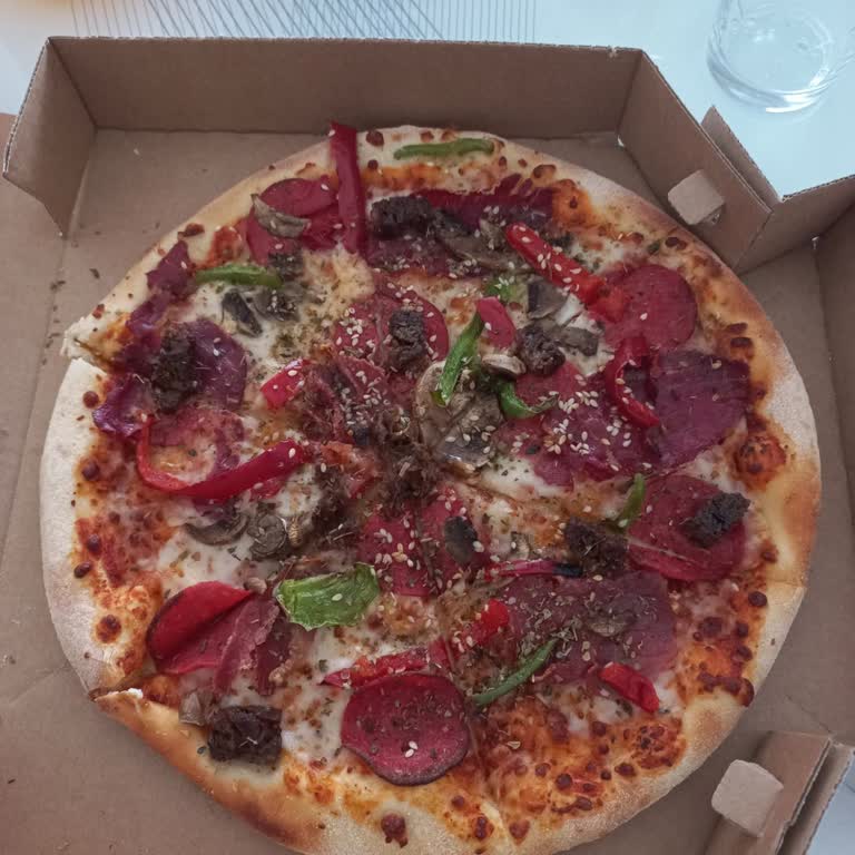 Domino's Şubesinde Orta Boy Pizza Boyut Ve Malzeme Eksikliği