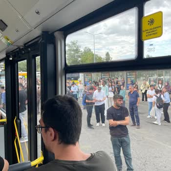 Fakülte Önlerine Otobüs Gelmemesi Öğrencileri Mağdur Ediyor