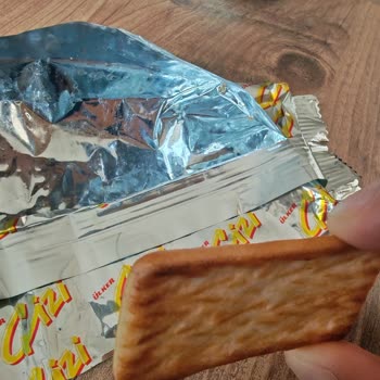 Ülker Çizi Bisküvi İçinde Kıl Bulunması Üretim Hijyenine Güvenimi Sarsıyor