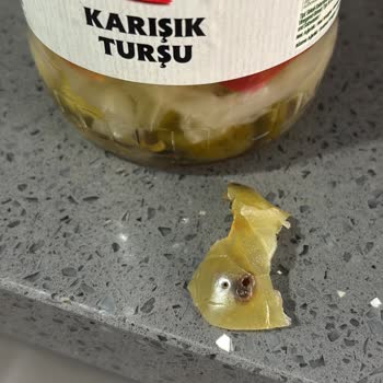 Tat Markalı Cam Kavanoz Turşusunda Çürük Domates Ve Hijyen Sorunu