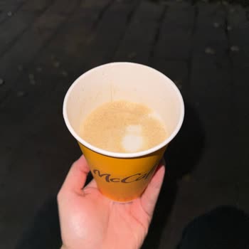 Büyük Boy Latte İçinde Az Kahve Ücret İadesi Talebi