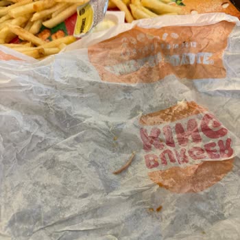Burger King Tavuk Burgerinde Kemik Çıktı, Dişime Zarar Verdi