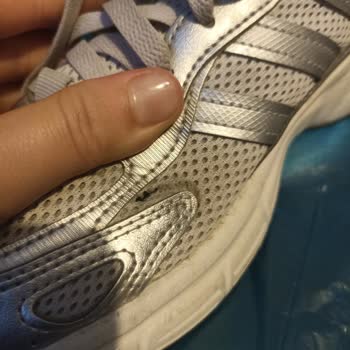 Ayıplı Spor Ayakkabının Dikişlerinin Açılması Ve Deforme Olması