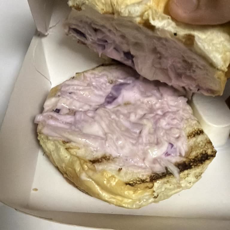 Migros Yemek The Wild Chicken Şişli Şubesinde Tavuksuz Burger Aldım: Sadece Soslu Ekmek