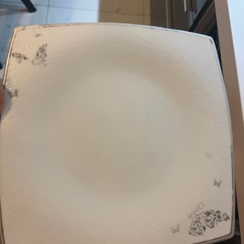 Karaca Çeyiz Paketi Porselen Takımının Desenleri Hızla Siliniyor