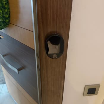 Desi Utopic Kapı Kilit Sistemi Çalışmıyor Ve Yetkili Servis Cevap Vermiyor