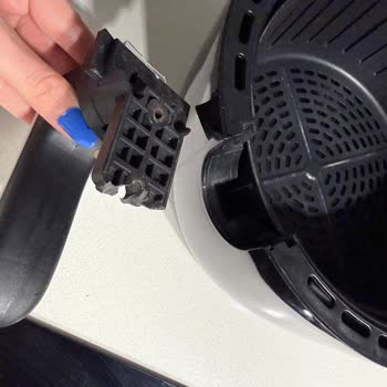 Schafer Airfryer Sepet Sapı Kırıldı, Yedek Parça Bulamıyor Ve Çözüm Talep Ediyor