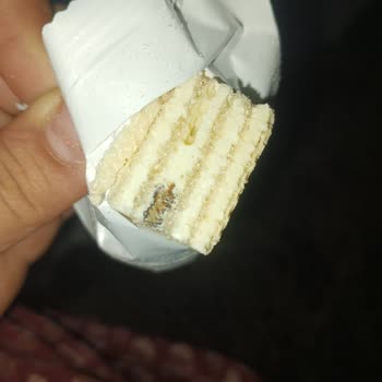 Torku No:1 Sünnet Beyaz Gofret’te Ortada Kurtlanmış Sert Yabancı Parça