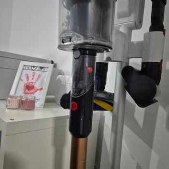 Dyson Gen5 Süpürgenin Boru Sorunu Garantiden Ücretsiz Çözülmeli