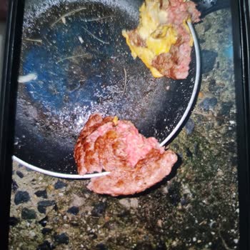 Mc Donald's Başakşehir Şubesinde Eksik Nugget Ve Çiğ Burger Şikayeti
