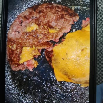 Mc Donald's Başakşehir Şubesinde Eksik Nugget Ve Çiğ Burger Şikayeti