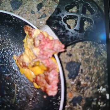 Mc Donald's Başakşehir Şubesinde Eksik Nugget Ve Çiğ Burger Şikayeti