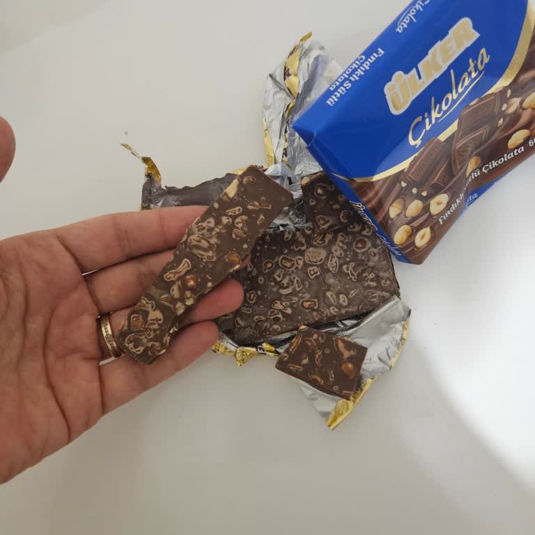 Bozulmuş Çikolata Ve Beyaz Tabaka Gıda Güvenliği İhlali