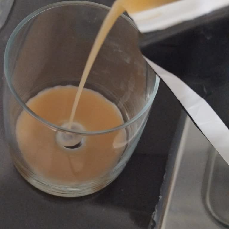 Son Kullanma Tarihi Geçmemiş Protein Sütünün Renk Ve Kıvam Anormalliği