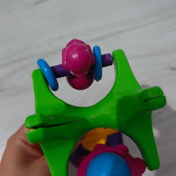 Vantuzlu Mama Masasında Eksik Parça Ve Çatlak, İçindeki Metal Parça Çocuk Sağlığını Tehdit Ediyor