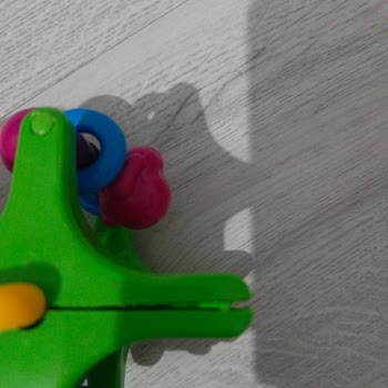 Vantuzlu Mama Masasında Eksik Parça Ve Çatlak, İçindeki Metal Parça Çocuk Sağlığını Tehdit Ediyor