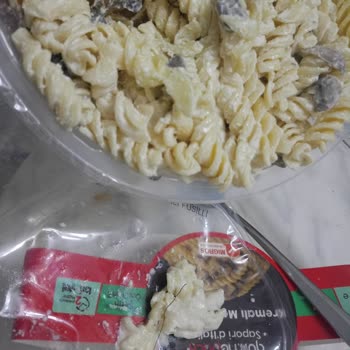 Migros Kremalı Mantarlı Fusilli Makarnasında Uzun Kıl Tespiti Mide Bulantısına Neden Oldu