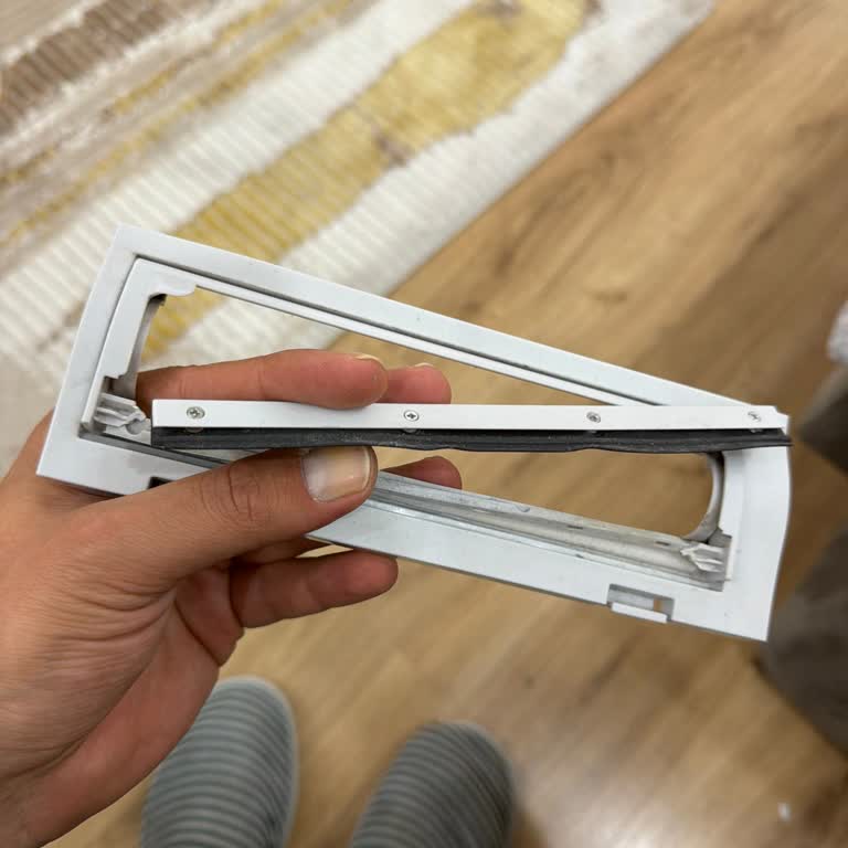 Roborock Q8 Max Pro Plus Alt Fırça Kapağı Kırıldı, Garanti Kapsamında Değişim Talebi
