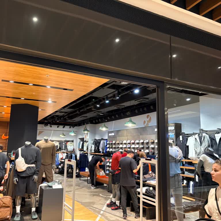 Forum Kayseri Nike Mağazası Etiketli Ayakkabıyı Satmadı, Müşteriyi Oyaladı