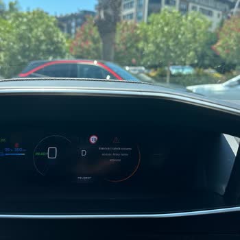 Peugeot E2008 Elektrik Tahrik Sistemindeki Arıza Ve İkame Araç İhmaline Şikayet
