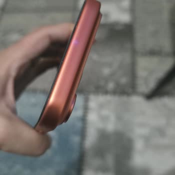 Turuncu İphone 17 Pro Max'te Renk Atması Ve Garanti Değişim Talebi