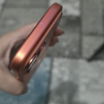 Turuncu İphone 17 Pro Max'te Renk Atması Ve Garanti Değişim Talebi