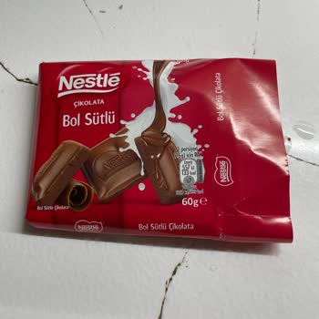 A101'den Aldığım Nestle Bol Sütlü Çikolatanın Bayat Ve Beyaz Görünümü