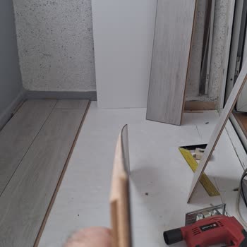 Eğimli Laminant Parkeler Montajı Zorlaştırdı Ve Saatlerce İş Gecikti