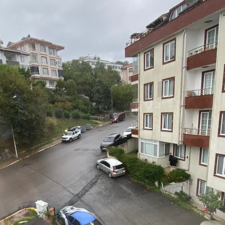 Şile Çavuş Mahallesinde Atılmış Araç Trafik Ve Görüntü Kirliliği Yaratıyor