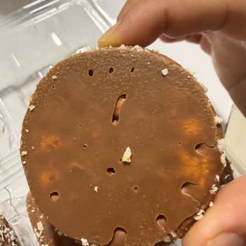Coco Star Çikolatalarında Delik Ve Beyaz Lekeler Hijyen Ve Güveni Sarsıyor