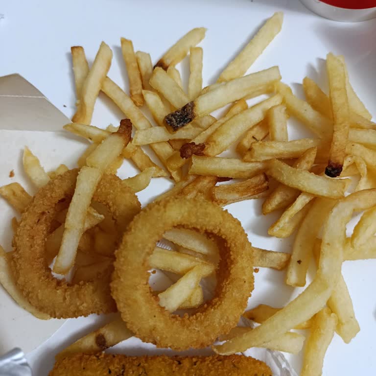 Eksik Burger Ve Bayat Atıştırmalıklar Nedeniyle Yaşanan Mağduriyet